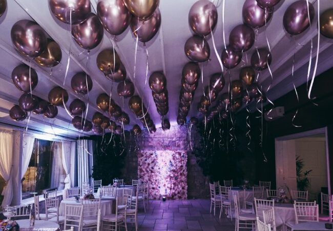 Allestimento sala con palloncini a Villa Vittoria Posillipo